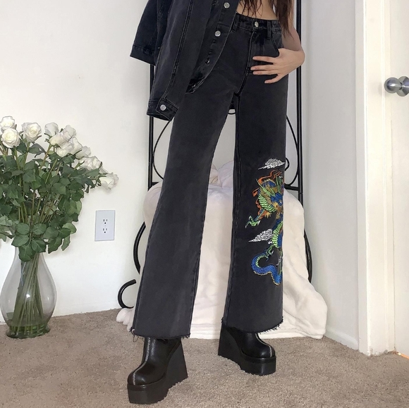 Denim - Badass dragon patch embroidered raw hem jeans!